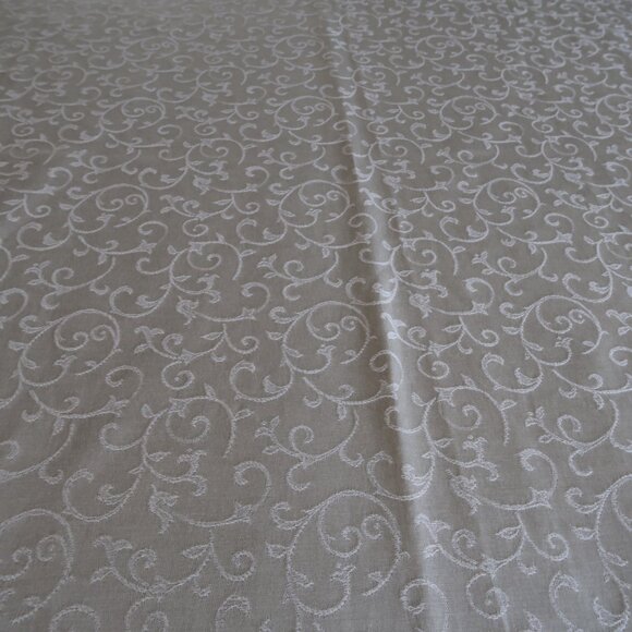 Lenox Opal Innocence 58" x 88" Oblong Tablecloth Champagne - Picture 2 of 7